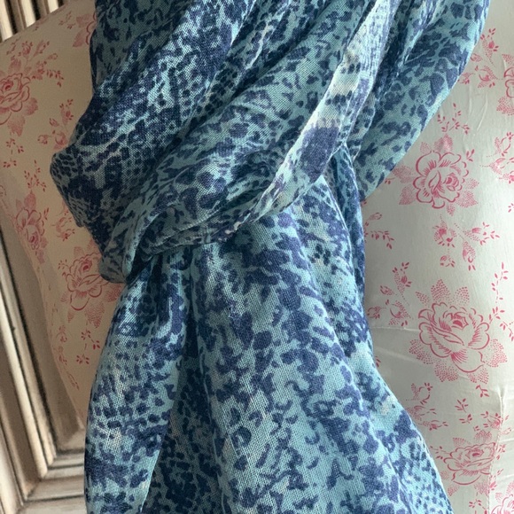 Soft Wool Blue Tone Python Print Scarf - Picture 4 of 6